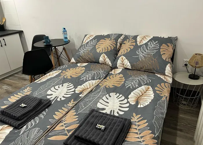 Cherry Street Apartment *